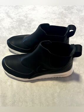 Nike Women’s Air Max Thea Mid Boot Sneakers - Black